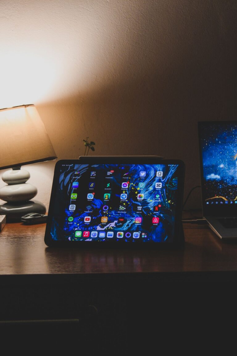 Showroom tablet17150248